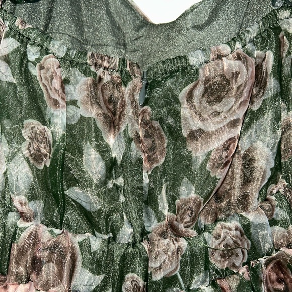 Elegant Floral Maxi Dress in Green - Picture 7 of 8